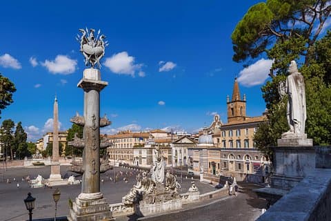 We meet at a central location, in one of Rome's most picturesque squares.