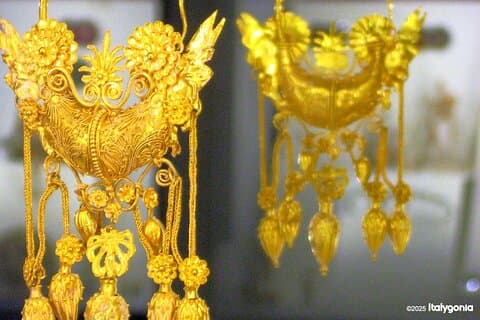 MarTa Archaeological Museum Taranto tour: very impressive great gold artifacts