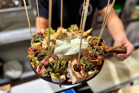 Naples Food Tour with Local Guide and City Highlights