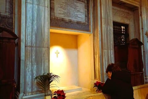 person praying at the tomb of late Pope Francis