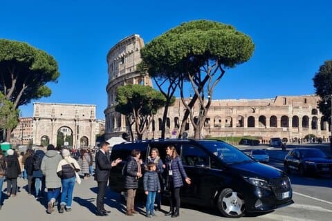 Colosseum stop of the WOW Tour with guide and driver