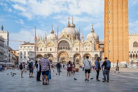 Venice Highlights Guided Walking Tour and Scenic Gondola Ride