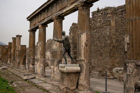 From Rome Pompeii and Coastal Day Tour by Minivan