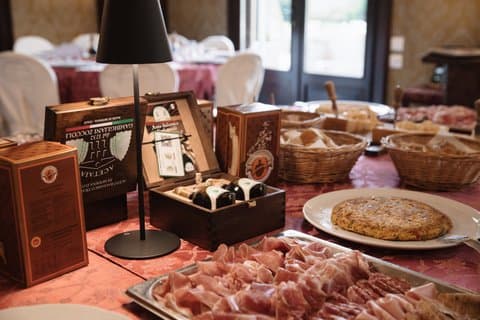 Lunch and Tasting of Traditional Balsamic Vinegar of Modena