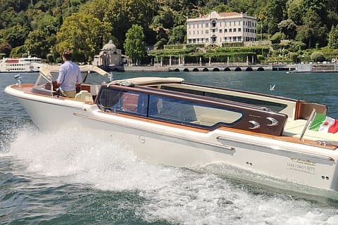 Private Venetian Wooden Boat Tour on Lake Como