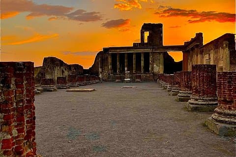 Pompeii tour at sunset time - A visit away from the crowds
