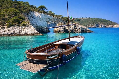 Boat tour on the Gargano on a traditional Gozzo