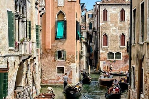 Venice Day Tour Gondola Ride and Glass Factory