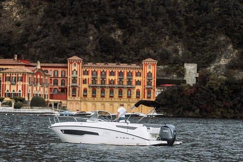 Lake Como : Exclusive Private Boat Tour with Prosecco