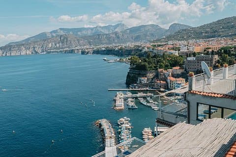 Pompeii and Sorrento Coast from Rome with Limoncello Farm Visit