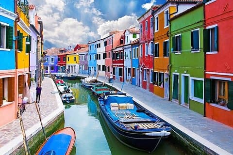 Colors and Traditions 5.5 Hour Murano and Burano Islands Tour