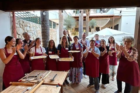 Cooking class with family and in the garden of an old boathouse