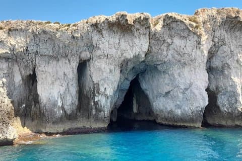 Tour of Ortigia Island and the sea caves