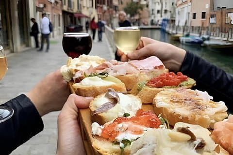 Private Hidden Venice Walking Tour with Bacaro Wine and Cicchetti