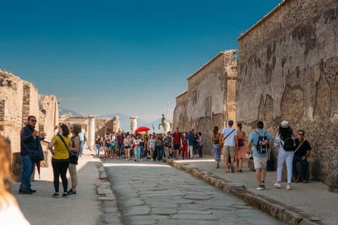 Explore Pompeii with Coach Tour