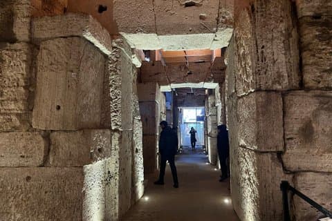 Colosseum Underground Guided Tour with Arena Floor in Rome