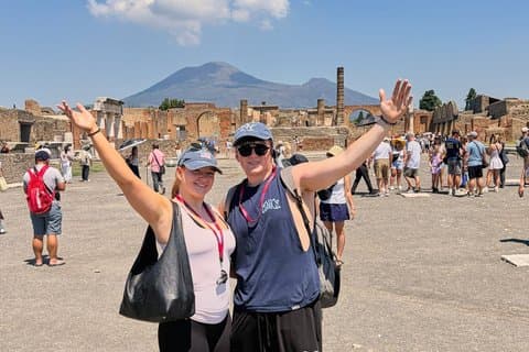 Pompeii Skip-the-Line Express Tour with Archaeologist-Small Group