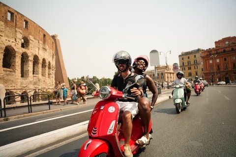 Rome’s Highest Hills Skyline Vespa Tour with Driver and Photo