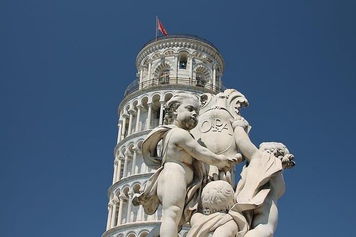 Leaning Tower and Fontana dei Putti