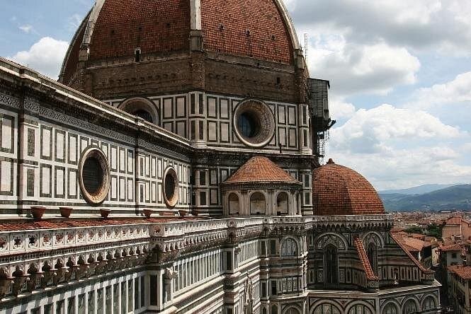 Admire the magnificent Florence Duomo (Santa Maria del Fiore)