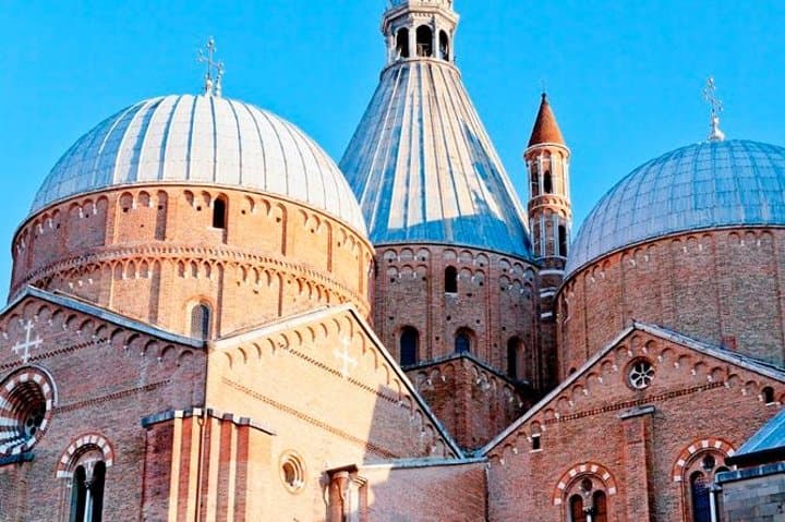 Visit the most iconic monument of Padua, Basilica di St Antonio