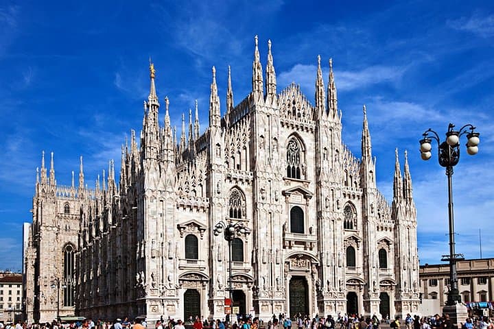 Skip the Line: Express Milan Duomo and Rooftop Private Tour