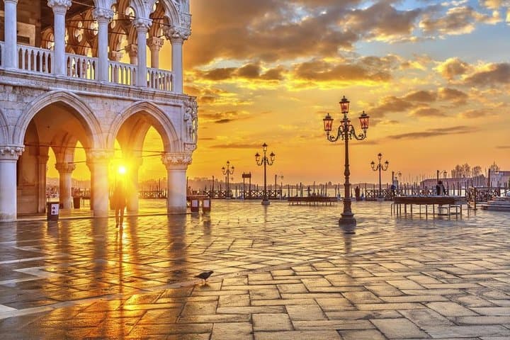 Skip the Line: Venice Walking Tour with Doges Palace
