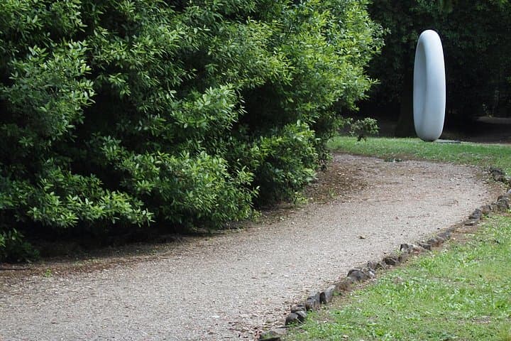 Walk around the avenues of Boboli Gardens with a guide