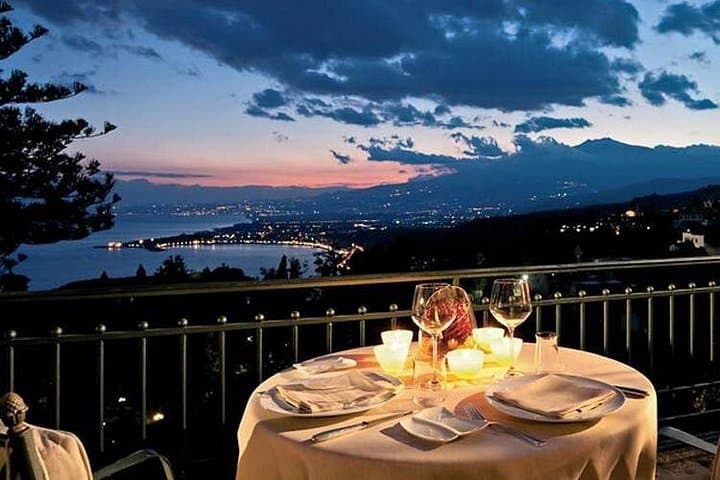 Private Taormina Sunset walking Tour with Aperitif