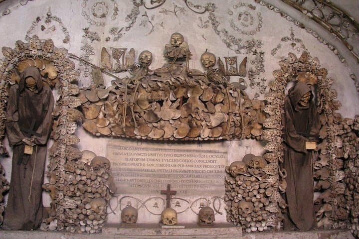 3 skeletons rome