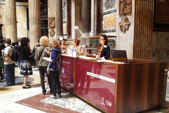 Audio guide Desk inside Pantheon