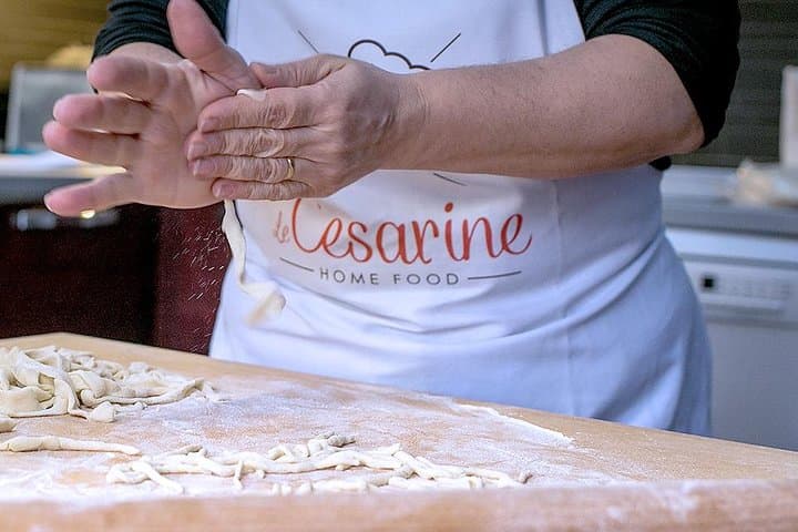 Cesarine: Market Tour & Home Cooking Class in Catania