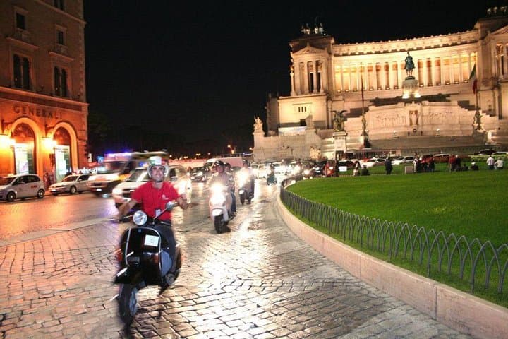 Riding trough Piazza Venezia