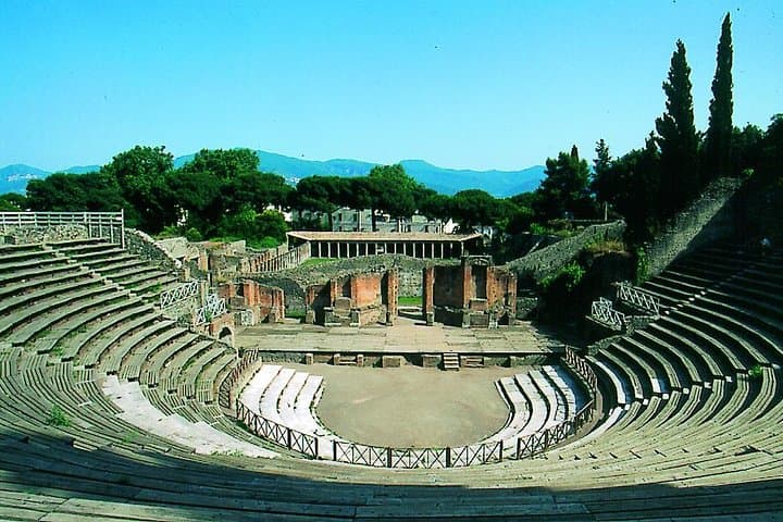 pompei big theatre