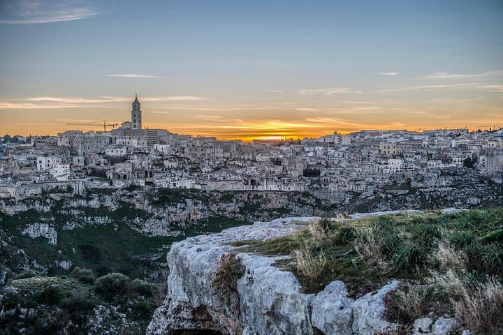 Sassi al tramonto sul Parco Murgia