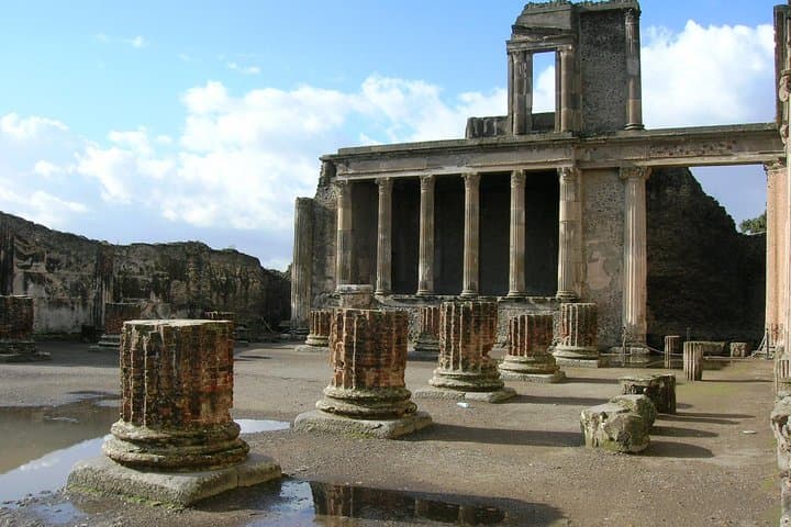 Pompeii Skip-the-Line Entrance & Guided Tour with an Archeologist