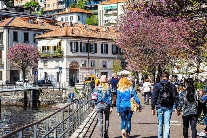 Walking in Como