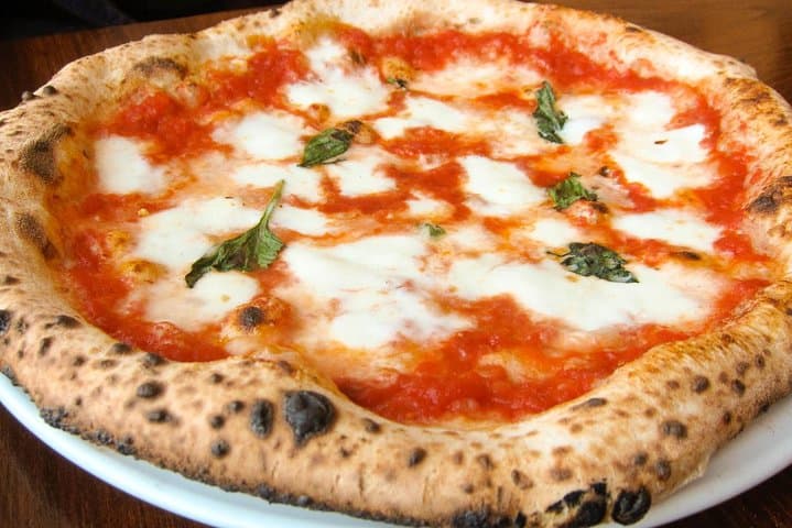 Naples and Pompeii Full-day Tour with Pizza Lunch from Rome
