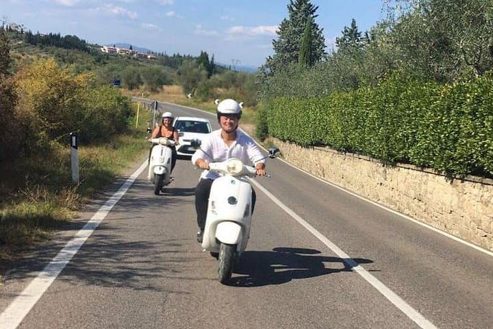 Private Vespa tour in Tuscany