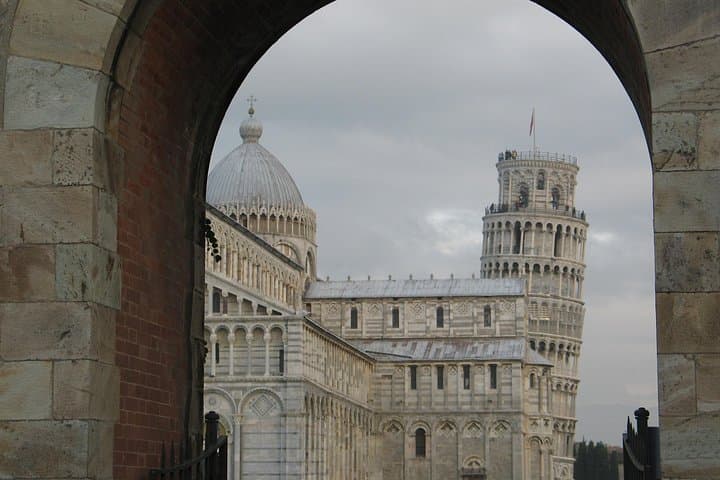 It really leans!