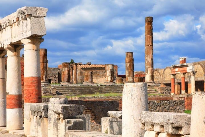 Pompeii: Skip the line ticket and tour with an Archaeologist