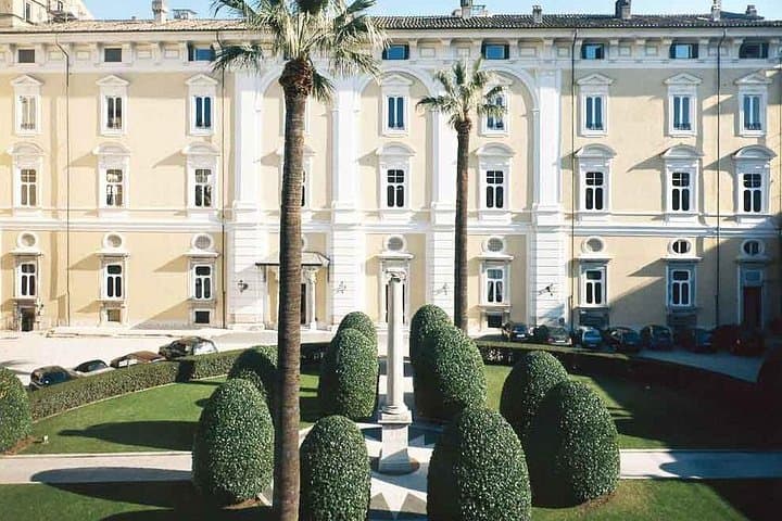 Colonna Palace gardens