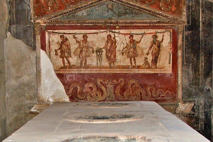 Pompeii private small group tour - 4 hours including transfers