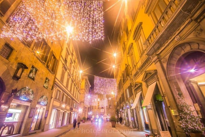 Christmas Lights Private Photo Tour in Florence