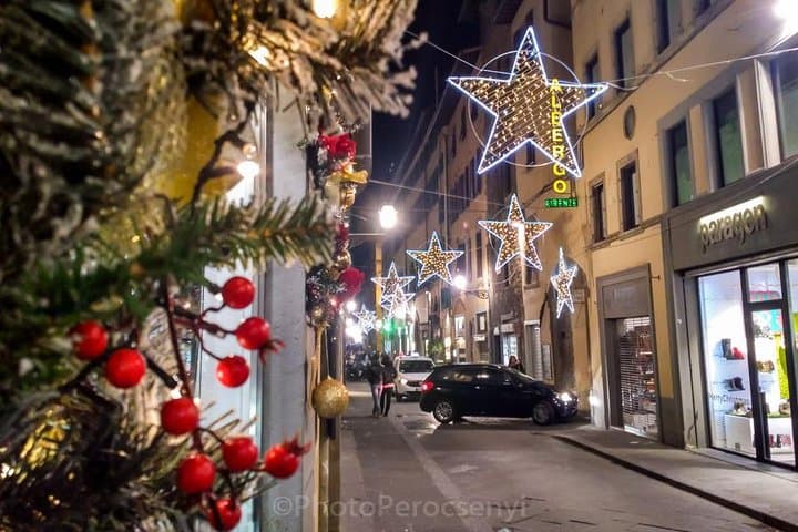 Christmas Lights Private Photo Tour in Florence