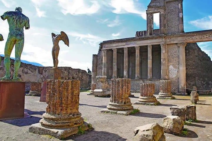 Private Excursion to Pompeii and Amalfi Coast from Naples Cruise Port or Hotel