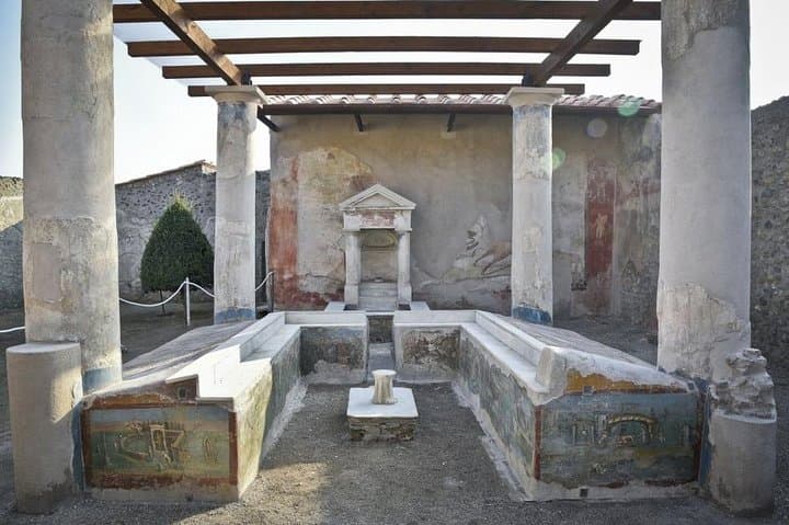 Private Transfer with Pompeii Stop from Naples or Sorrento