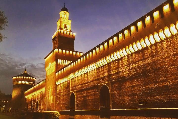Milan City Tour by Historic Tram - Semi Private tour