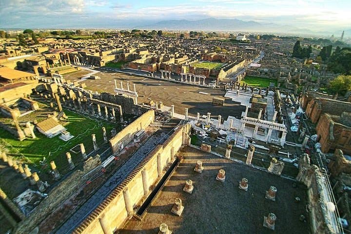 Private Guided Tour of Pompeii and Herculaneum