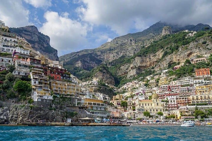 Cruise by Positano - the famous Vertical City